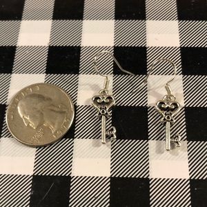 Gorgeous 9.25 🔑 heart ❤️ earrings 🥰🥰🥰🥰